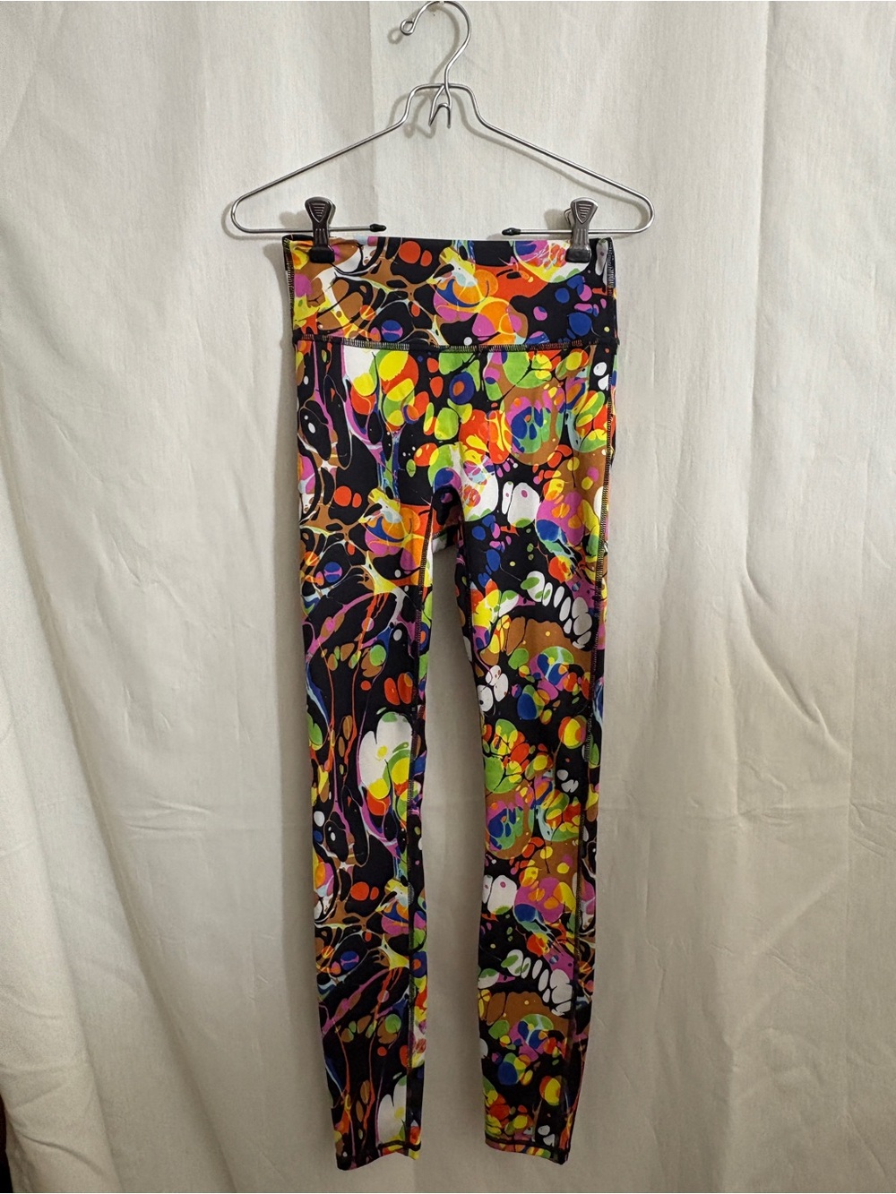 Fabletics Motion365+ High-Waisted Multicolor Abstract Print Leggings - Picture 2 of 4